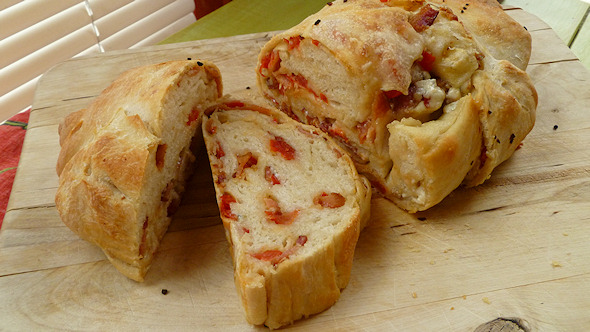 bacon blue cheese tomato bread recipe