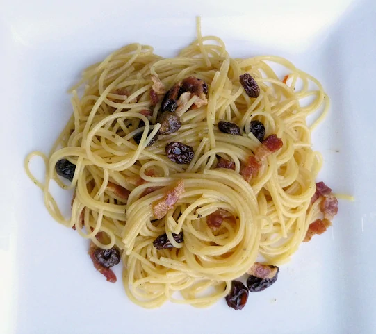 Angel Hair Pasta recipe with Bacon and Raisins 