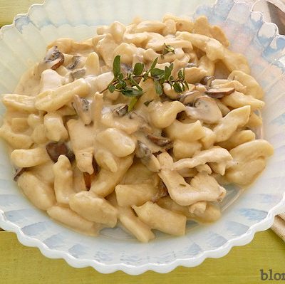 homemade gnocchis with chicken and blue cheese sauce