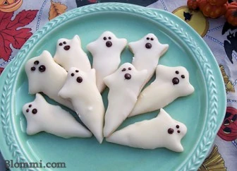 white chocolate shortbread ghost halloween cookies