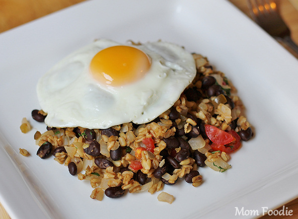 High Protein - Lowfat Breakfast Recipe: Egg over Spicy Wheat and Black Beans - Mom Foodie