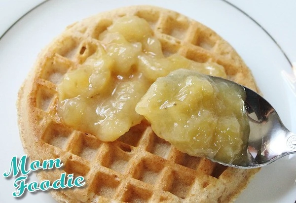 banana topping on waffles