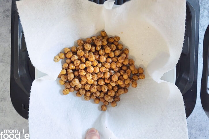 chickpeas in paper towel lined bowl
