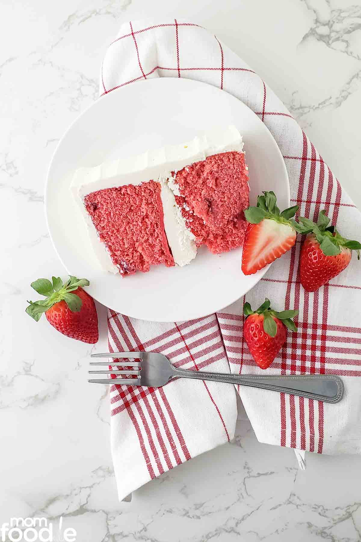 vegan strawberry cake with frosting