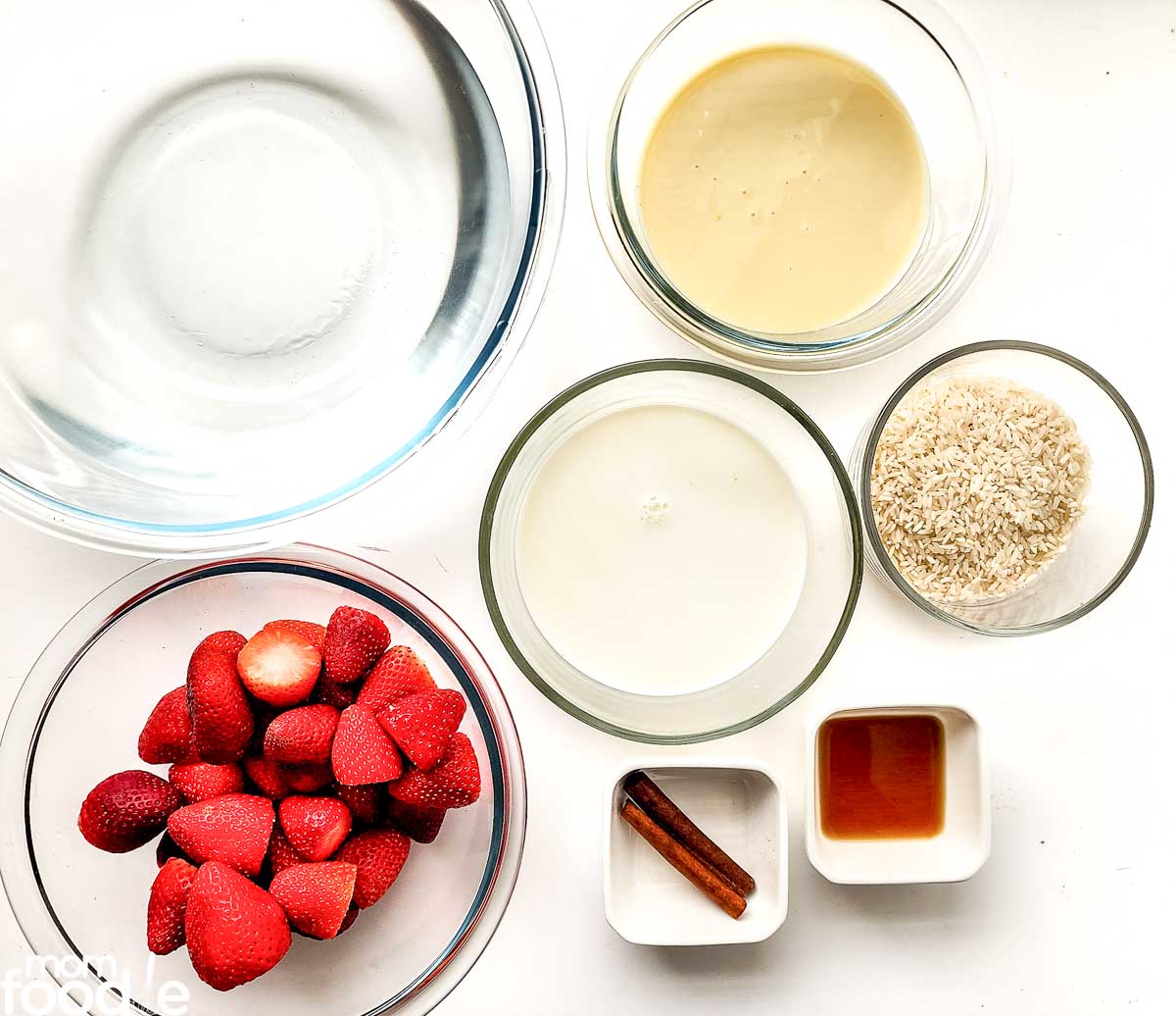 Ingredients for horchata with strawberries