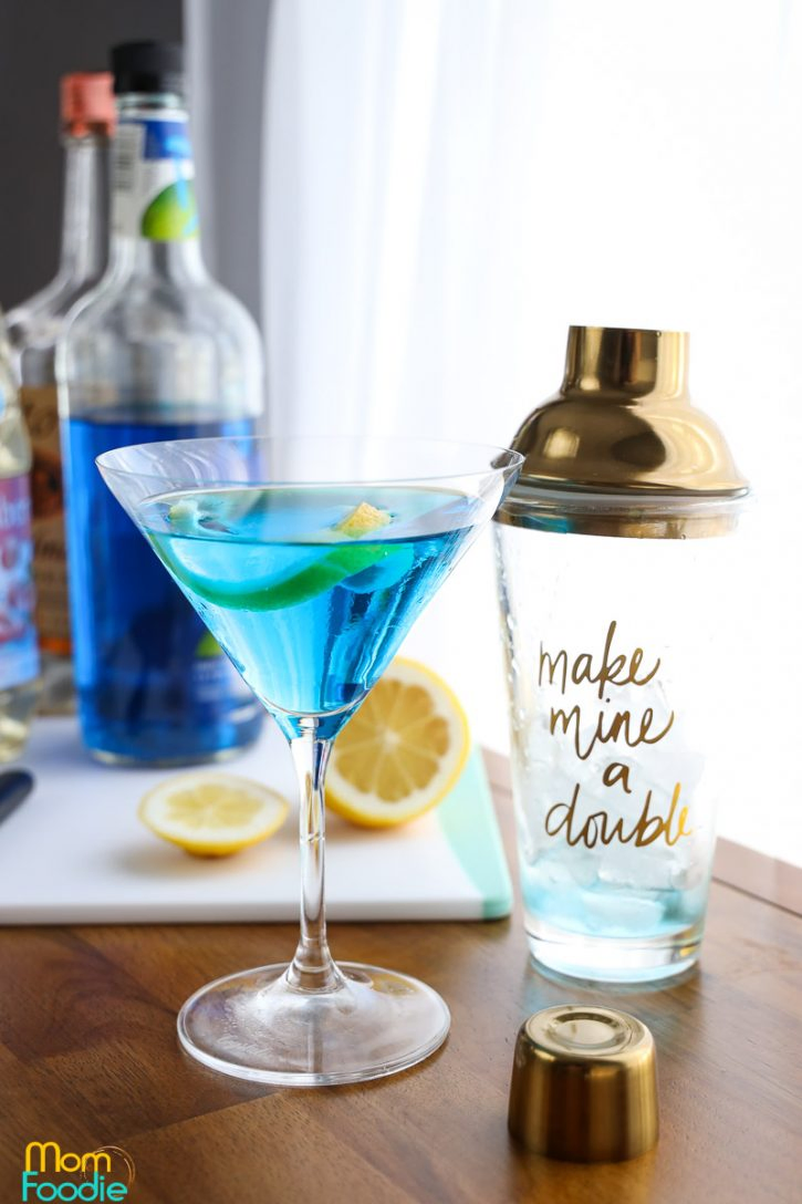 blue cosmopolitan cocktail