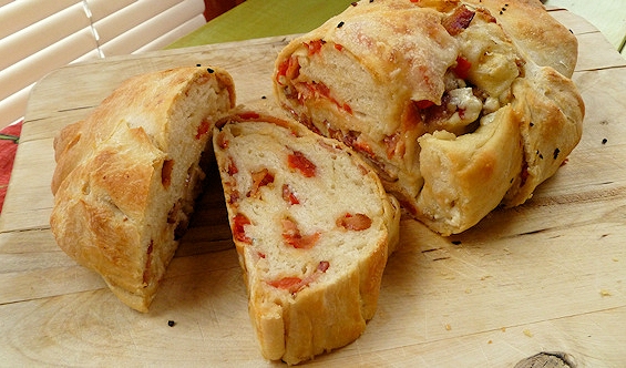 Bacon Tomato Blue Cheese Bread