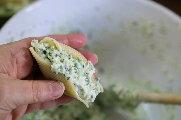 jumbo stuffed shells spinach ricotta filling