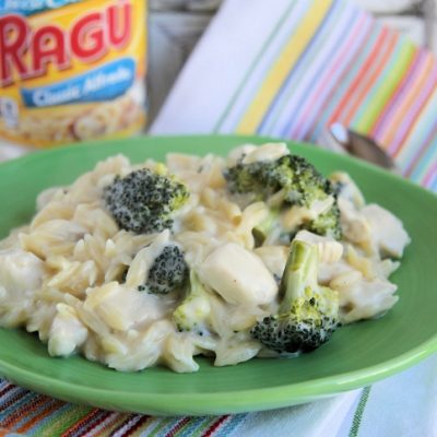 Chicken and Broccoli Alfredo Orzo: One Pot Recipe - Mom Foodie