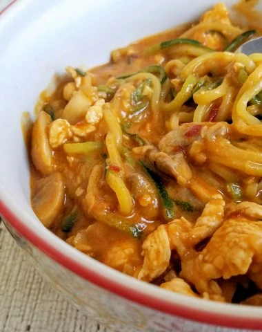 Chicken mushrooms zucchini noodles peant sauce