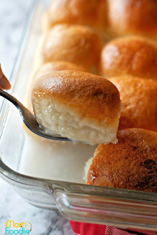 coconut rolls with sauce