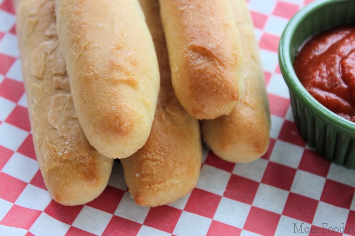 Copycat Olive Garden Breadsticks Recipe Mom Foodie