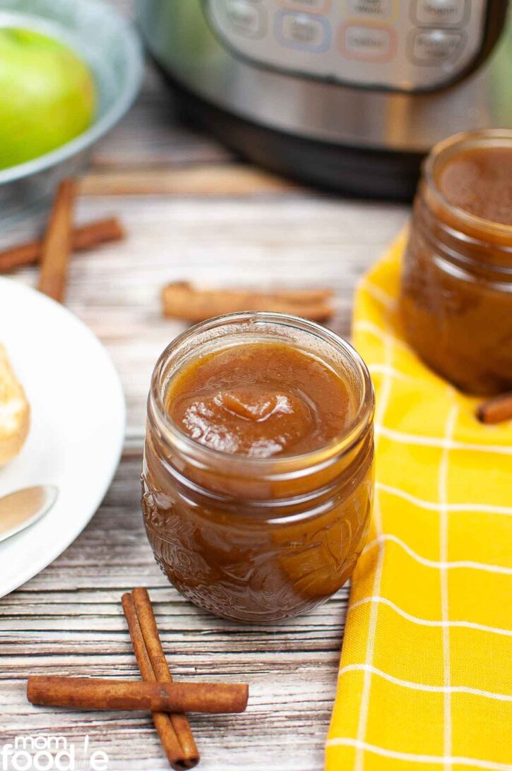 Jarring the apple spread.