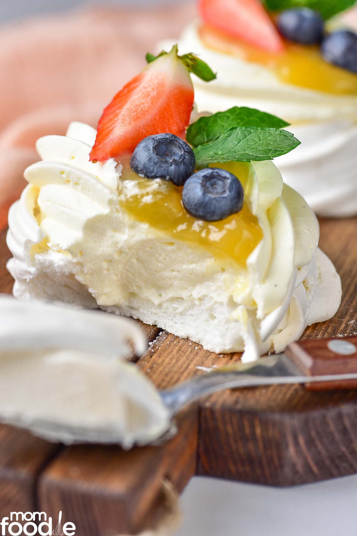 eating pavlova