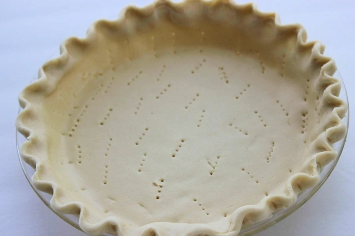 pie crust in pan 