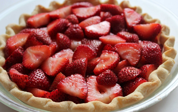  layering sliced strawberries in crust