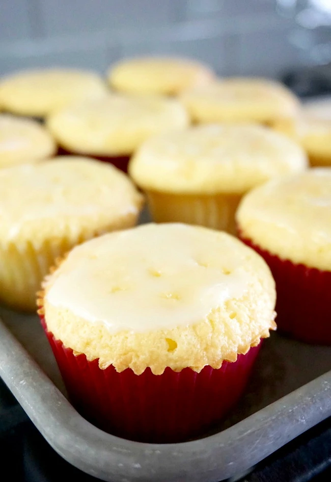 Glazing cupcakes