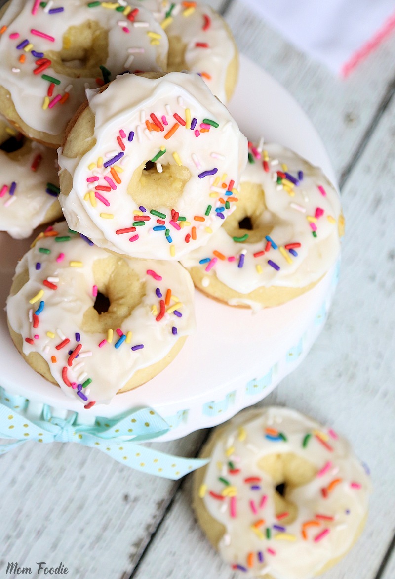 Greek Yogurt Lemon Donuts with Lemon Glaze Recipe