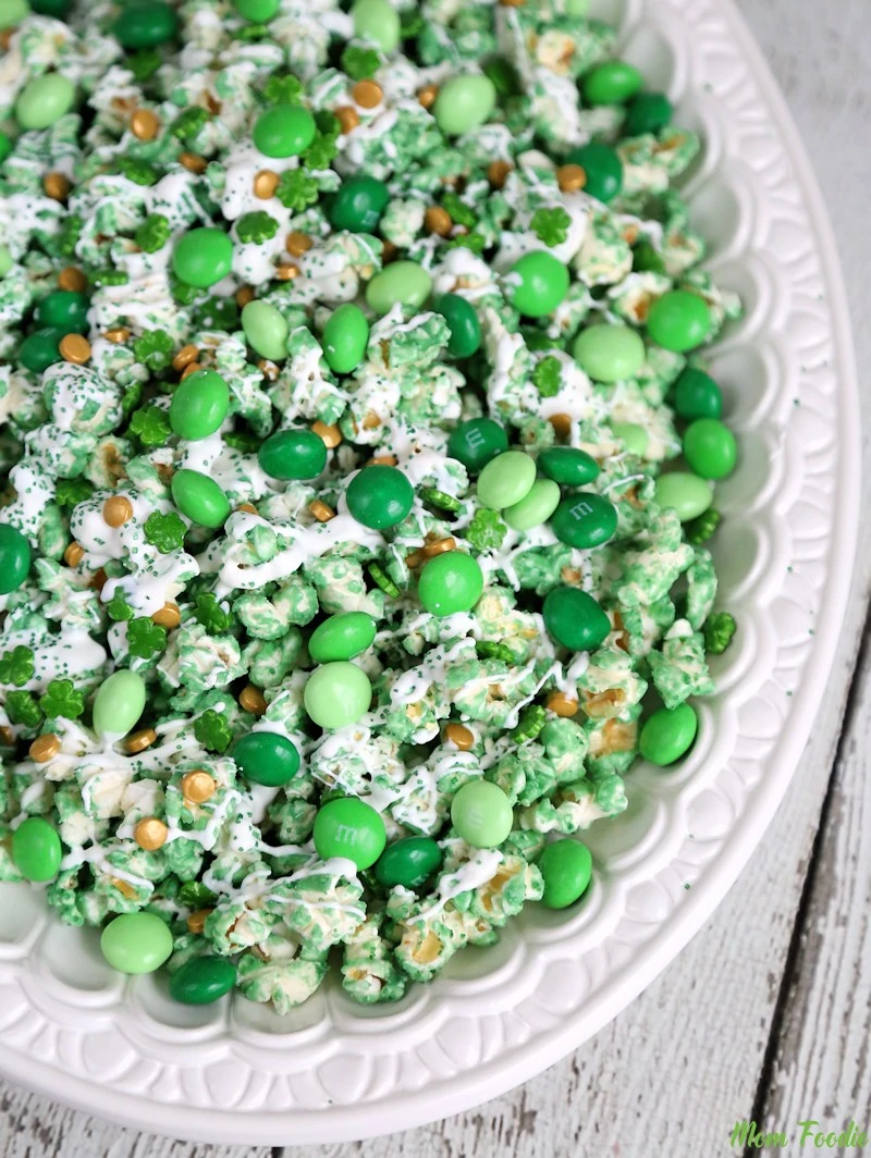 Festive St Patricks Day food featuring Irish dinners, desserts, and snacks perfect for a celebratory feast