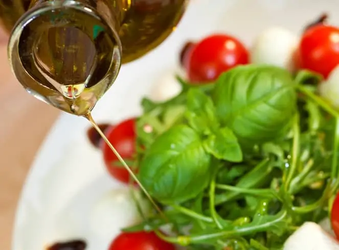 MCT oil benefits - adding to salad