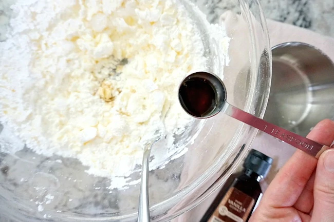 Making Lemon Frosting