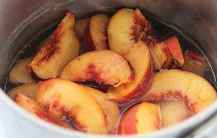 Making Syrup for copycat olive garden Peach Tea