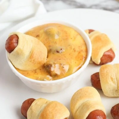 Mini Pigs in Blanket with easy chili cheese dip