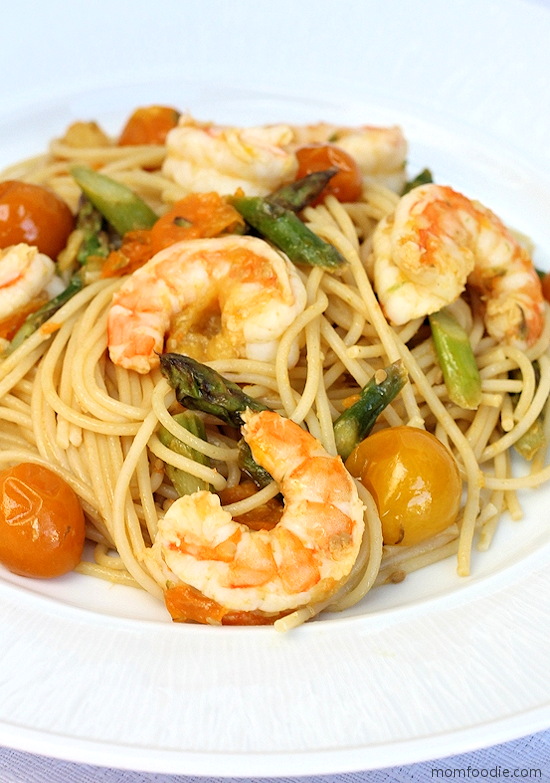 Shrimp Scampi with Tomatoes and Asparagus
