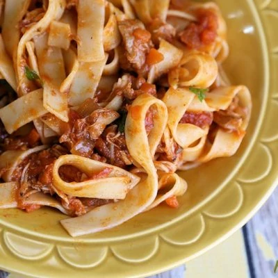Slow Cooker Chicken Thighs Bolognese