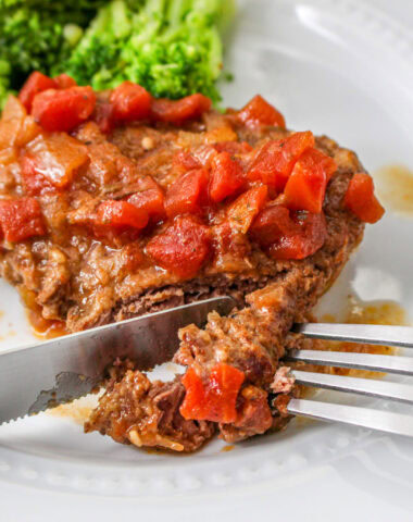 Slow Cooker Cubed Steak with Tomatoes