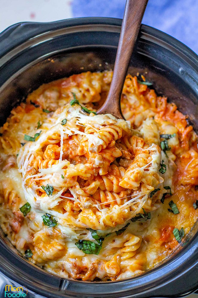 Cheesy Crockpot Pizza Casserole Recipe