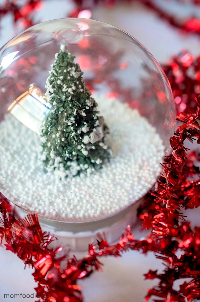 Waterless Snow Globes - Quick and Easy Christmas Craft