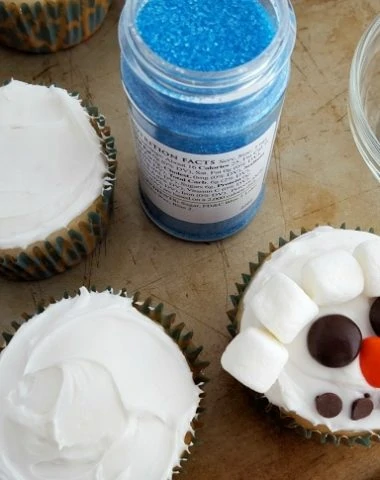 Snowman Cupcakes assembly
