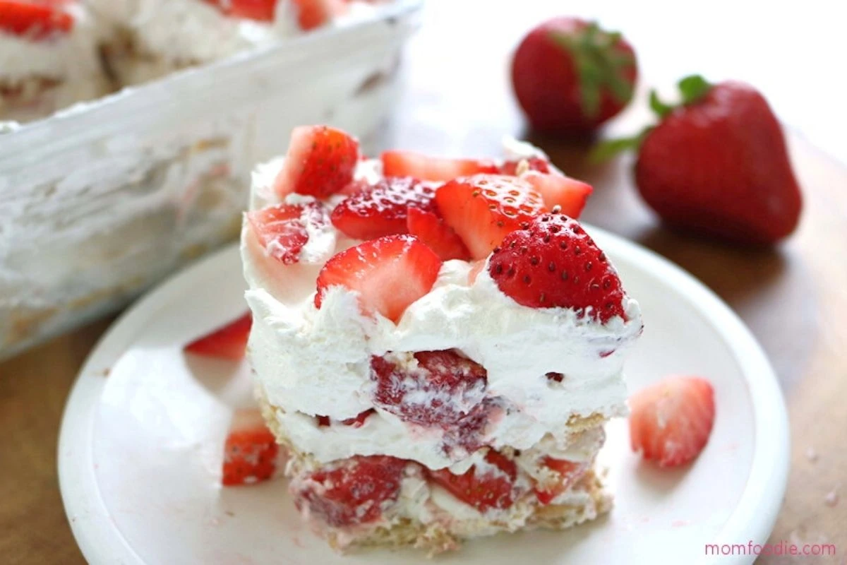 strawberry icebox cake