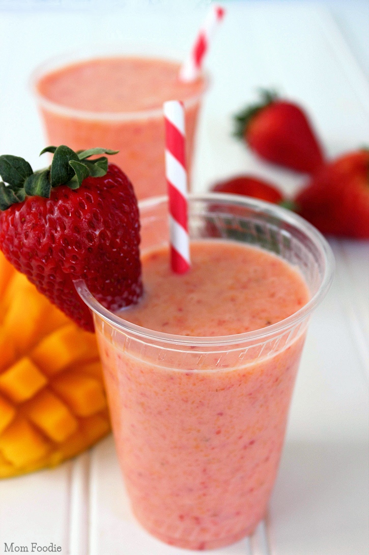 Fresh Strawberry Mango Smoothie Recipe - Mom Foodie