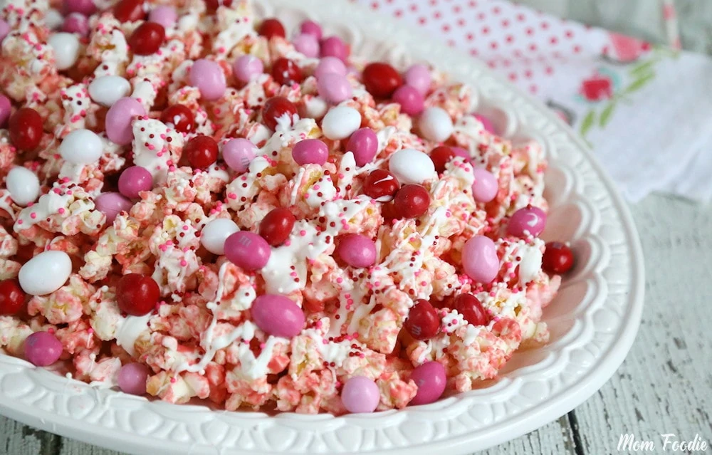 Valentine's Popcorn With Pink Chocolate Drizzle - Oh My Creative