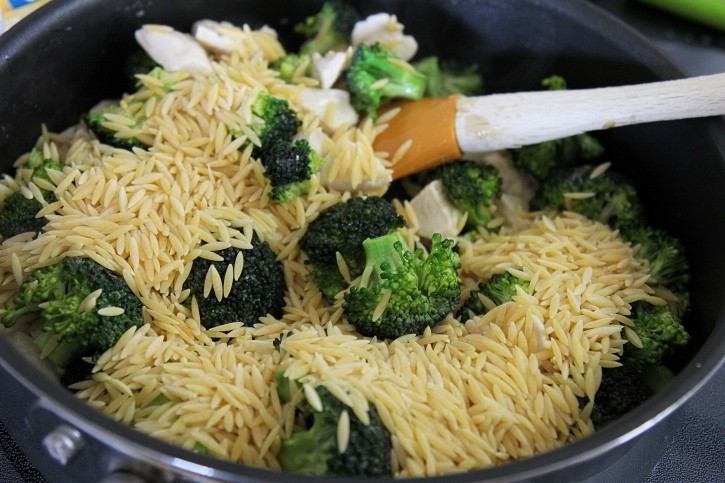 chicken broccoli alfredo orzo -orzo