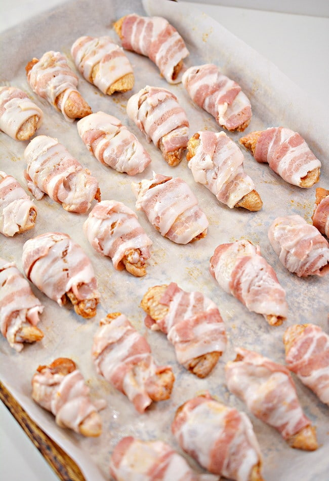chicken wings wrapped in bacon