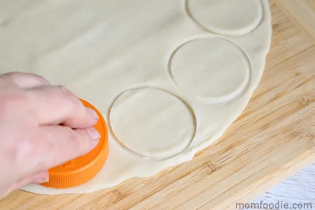 cutting pastry for mini quiche