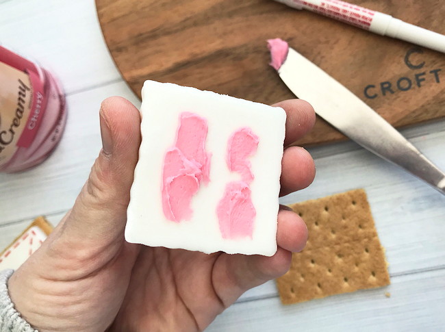 frosting to adhere fondant to graham crackers