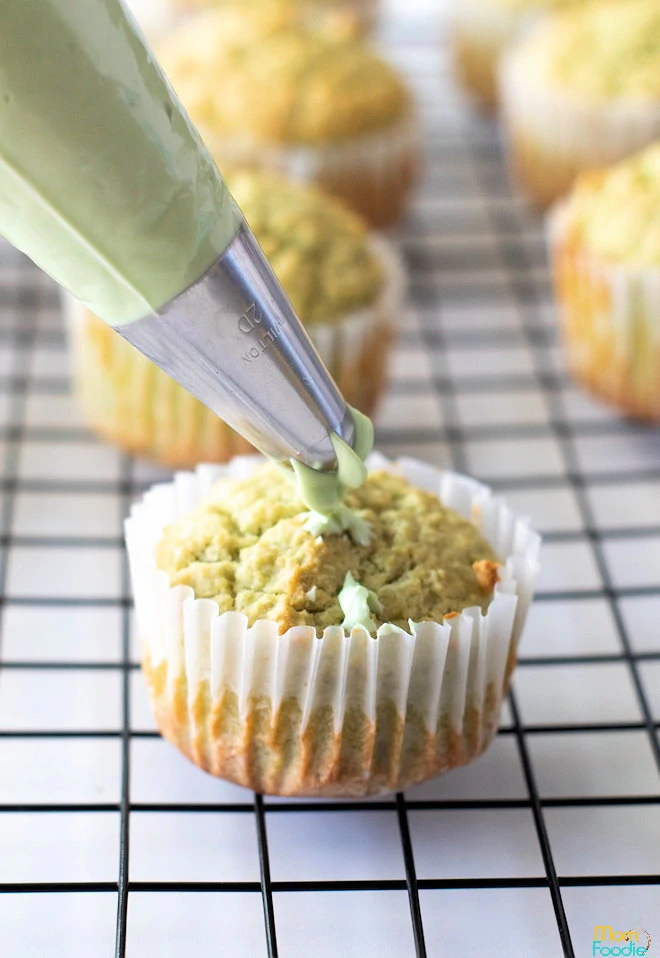 piping keto matcha frosting