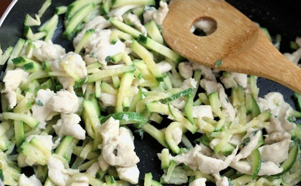 saute chicken and zucchini in oil