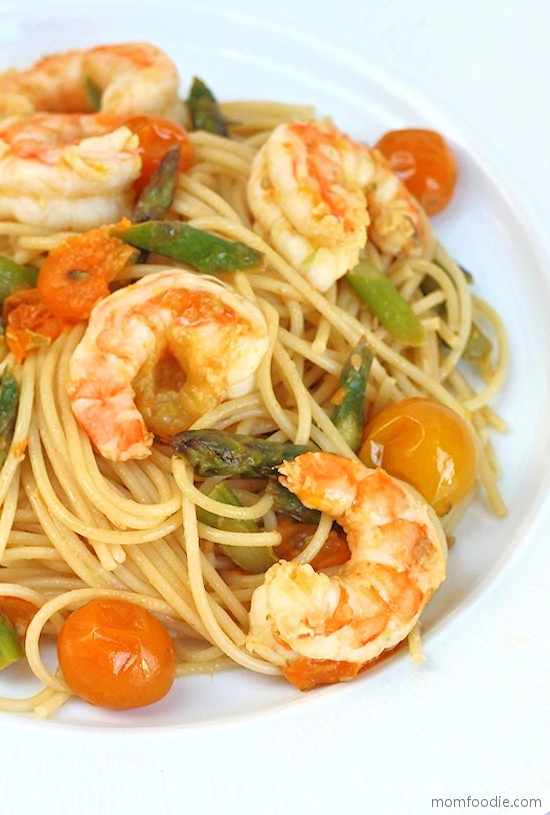 shrimp scampi with asparagus and tomatoes