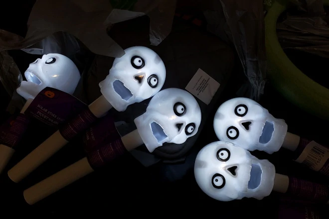 skull solar lights